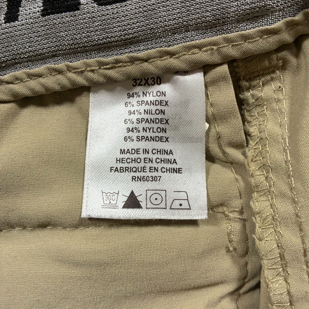 UB Tech Mens Cargo Pants Size 32x30 Beige Zip Pocket Stretch Outdoor Mid Rise - Picture 4 of 10